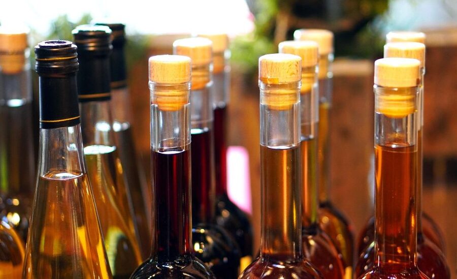 Milan: Wine Tasting with an Italian Sommelier - Pairing cheese, cold cuts, olives, and bread