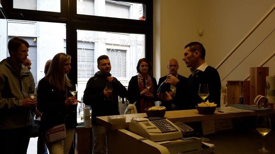 Milan: Wine Tasting with an Italian Sommelier - Three wines, three ways to taste Italy