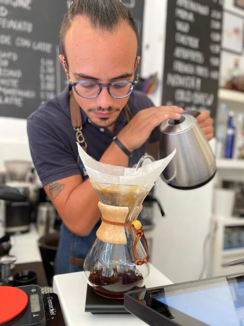 Milano: Degustazione caffè di qualità dalla moka al filtro - Starting with the moka, Italy’s familiar brewer