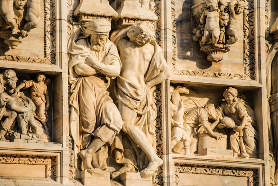 Milano: Highlights Private Tour, Duomo, Castle & Gelato - Piazza Affari and an optional taste of Milan