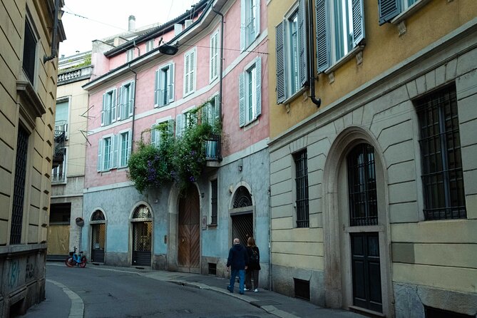 Private Milan Street Photography Walking Tour with an Artist - What the private format is worth