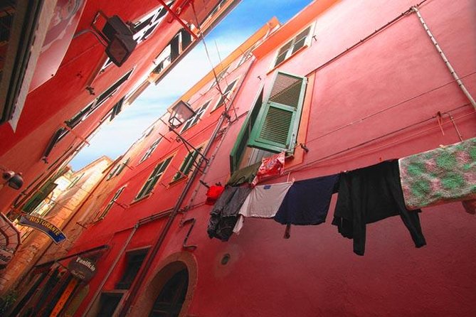 Private Tour of the Cinque Terre from Milan - Meeting your driver and guide