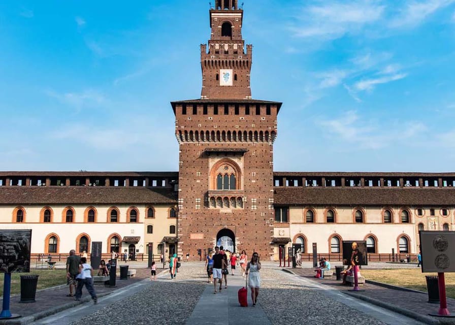 Sforza Castle & Michelangelo's Pietà Rondanini Guided Tour - Sforza Castle’s courtyard and powerful families