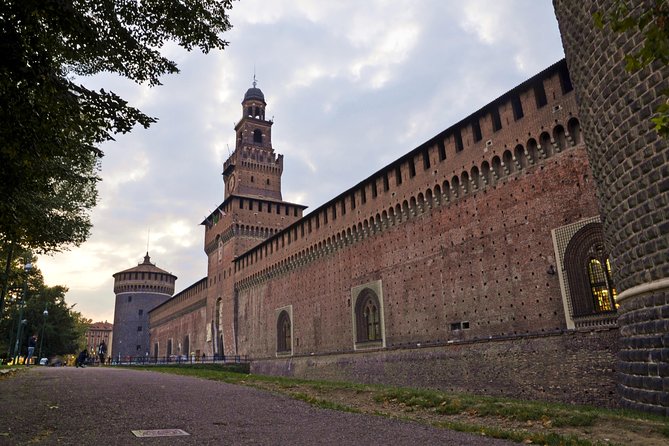Skip the Line: Essential Milan Tour Including Da Vinci's 'The Last Supper' - Piazza Mercanti and the walk toward Sforza Castle