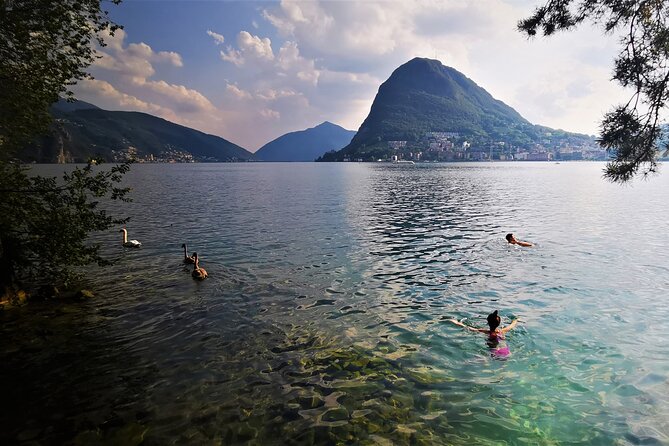 Small-Group Lake Como & Lugano by Swiss Train + Boat Cruise - The Lake Como ferry and its famous villas