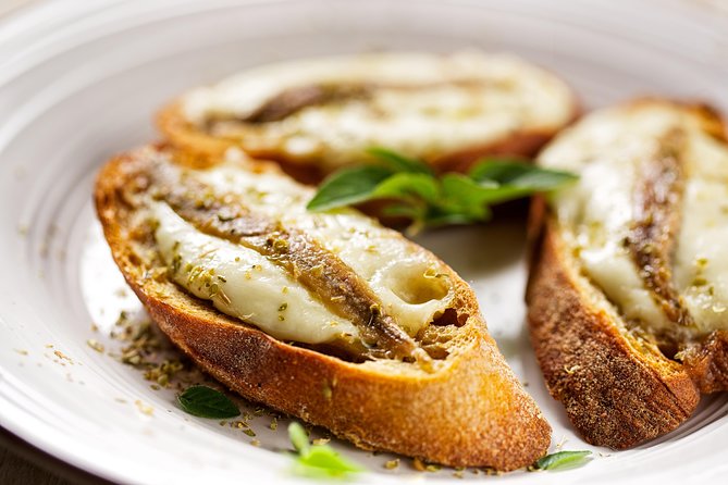 The art of the Italian Aperitivo with a local: Learn & Enjoy in Milan - Pairing regional wines with the food