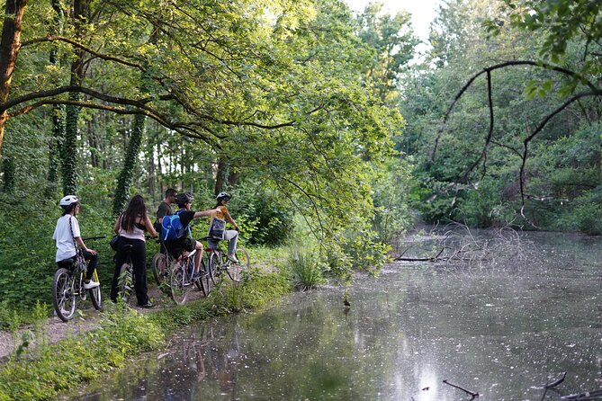 The Milan you don't expect, bike tour with picnic on the lake - Davide’s role makes a real difference