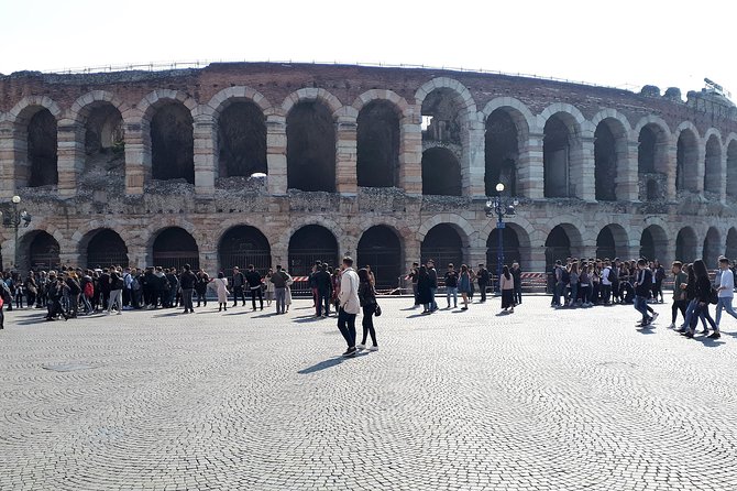 Verona & Lake Garda with Boat Cruise: Full-Day Tour from Milan - Juliet’s house and the balcony stop