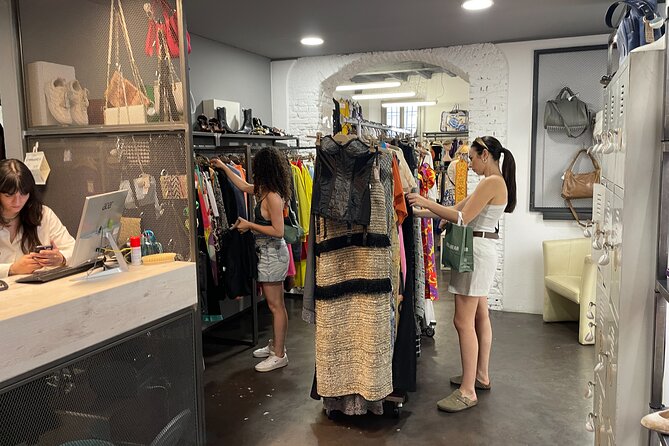 Vintage Shopping Tour in Milan - Roman ruins and the Columns of San Lorenzo